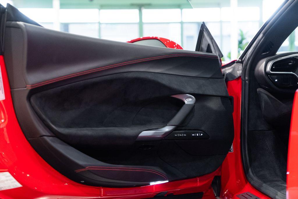 http://www.koenigseggchicago.com/galleria_images/108/108_p23_l.jpg
