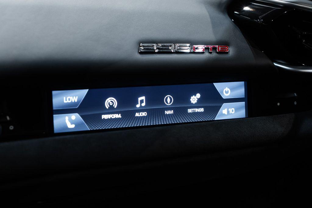 http://www.koenigseggchicago.com/galleria_images/108/108_p34_l.jpg