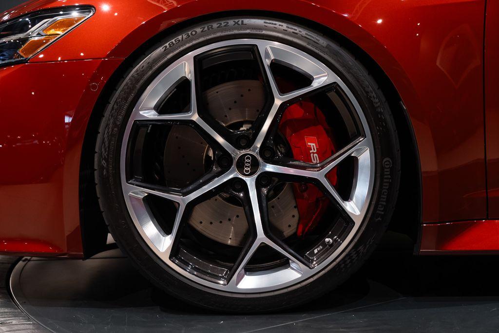 http://www.koenigseggchicago.com/galleria_images/109/109_p12_l.jpg