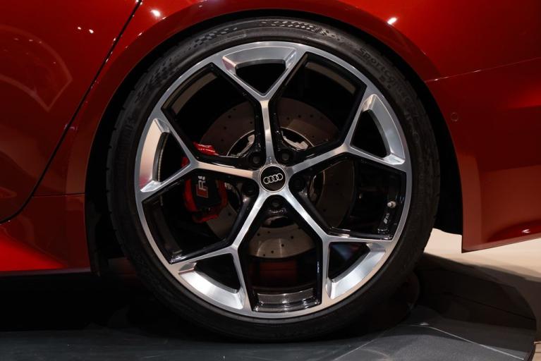 http://www.koenigseggchicago.com/galleria_images/109/109_p13_f.jpg