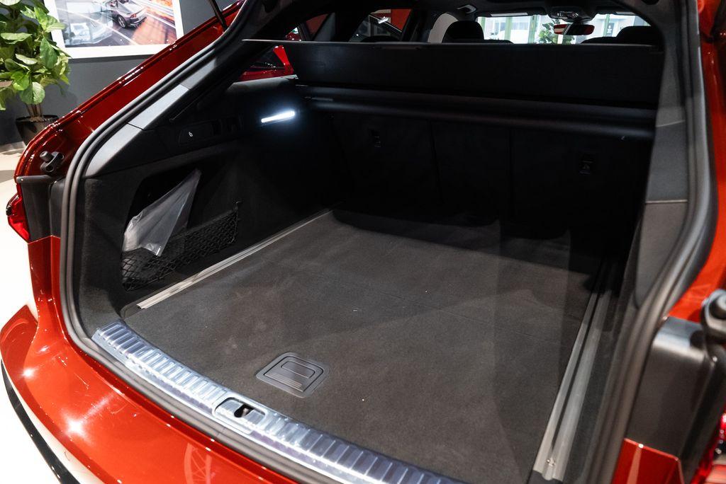 http://www.koenigseggchicago.com/galleria_images/109/109_p16_l.jpg