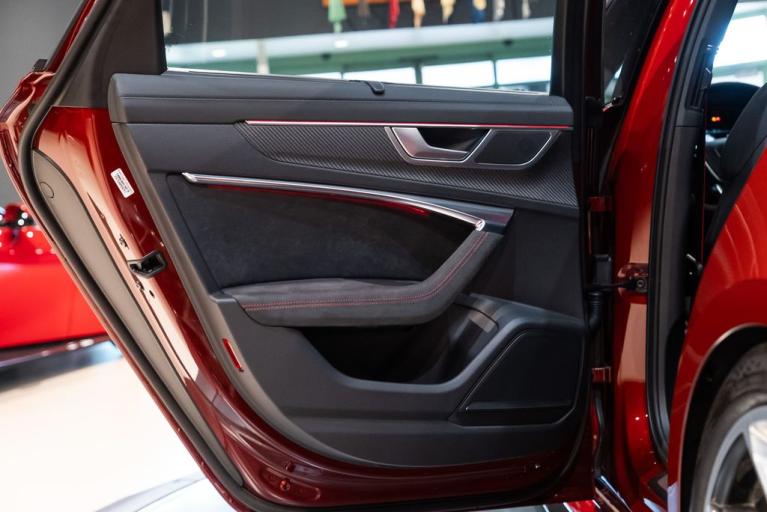 http://www.koenigseggchicago.com/galleria_images/109/109_p31_f.jpg