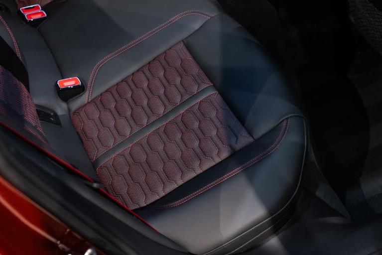http://www.koenigseggchicago.com/galleria_images/109/109_p36_f.jpg
