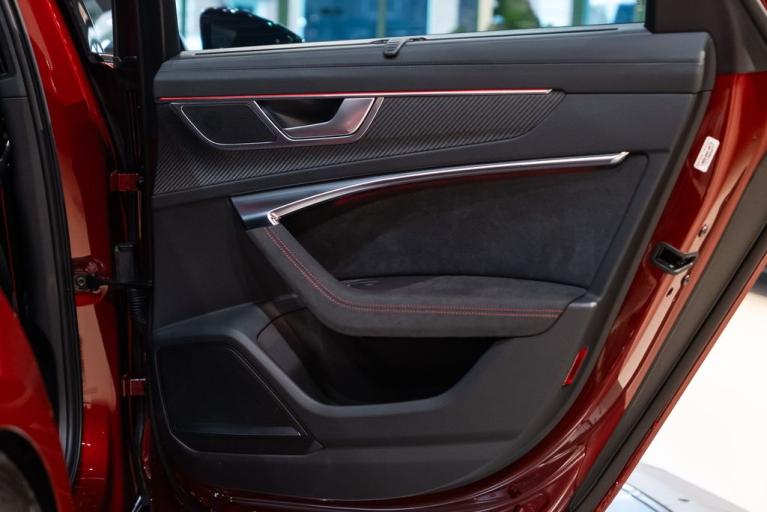 http://www.koenigseggchicago.com/galleria_images/109/109_p38_f.jpg
