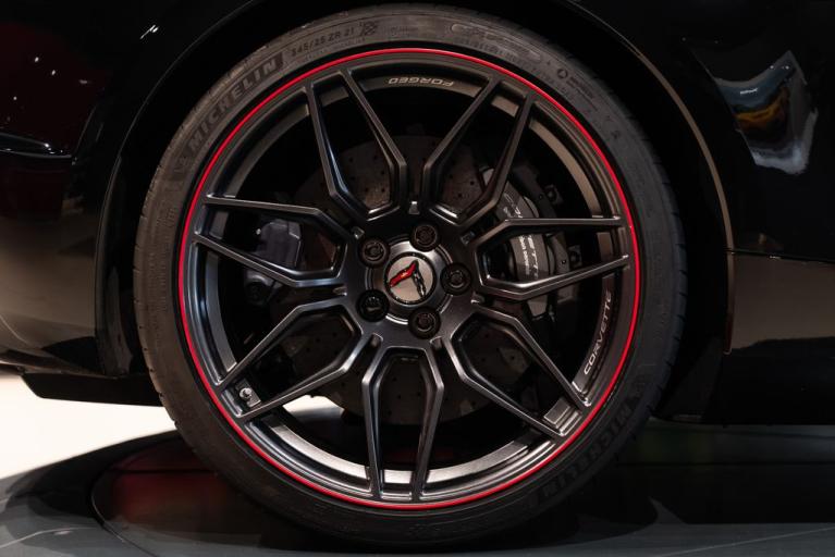 http://www.koenigseggchicago.com/galleria_images/110/110_p13_f.jpg