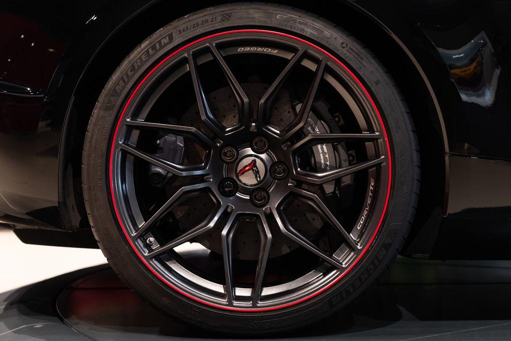 http://www.koenigseggchicago.com/galleria_images/110/110_p13_l.jpg
