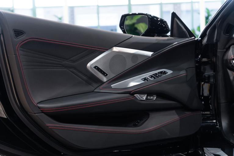 http://www.koenigseggchicago.com/galleria_images/110/110_p19_f.jpg