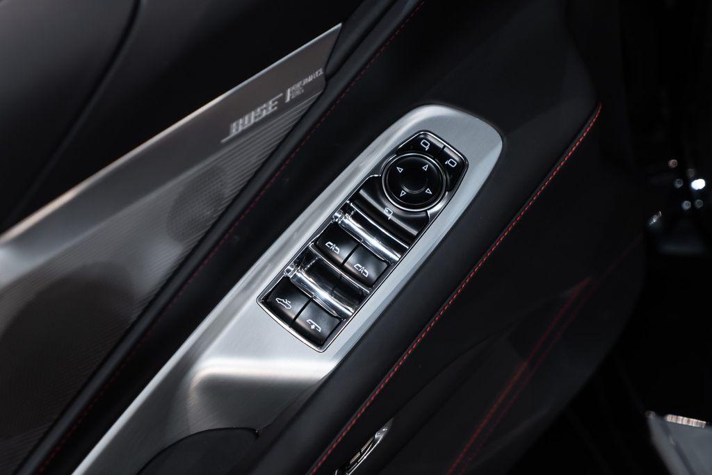http://www.koenigseggchicago.com/galleria_images/110/110_p21_l.jpg