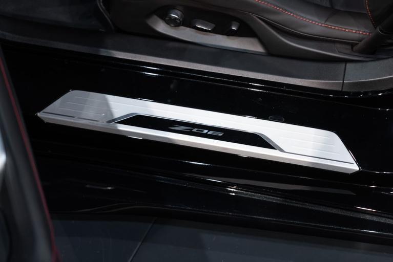 http://www.koenigseggchicago.com/galleria_images/110/110_p22_f.jpg