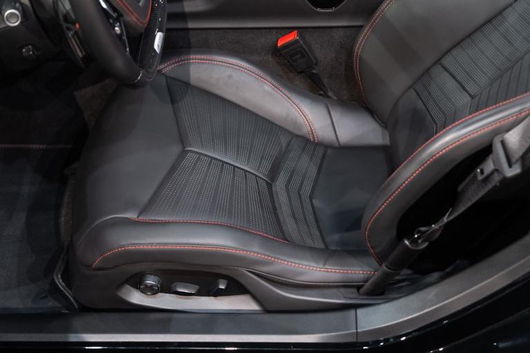 http://www.koenigseggchicago.com/galleria_images/110/110_p23_f.jpg