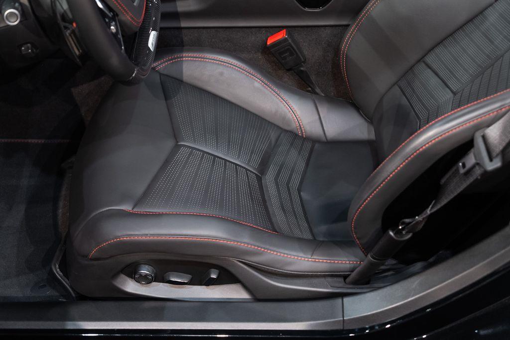 http://www.koenigseggchicago.com/galleria_images/110/110_p23_l.jpg