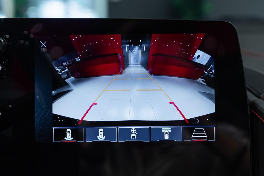 http://www.koenigseggchicago.com/galleria_images/110/110_p32_l.jpg