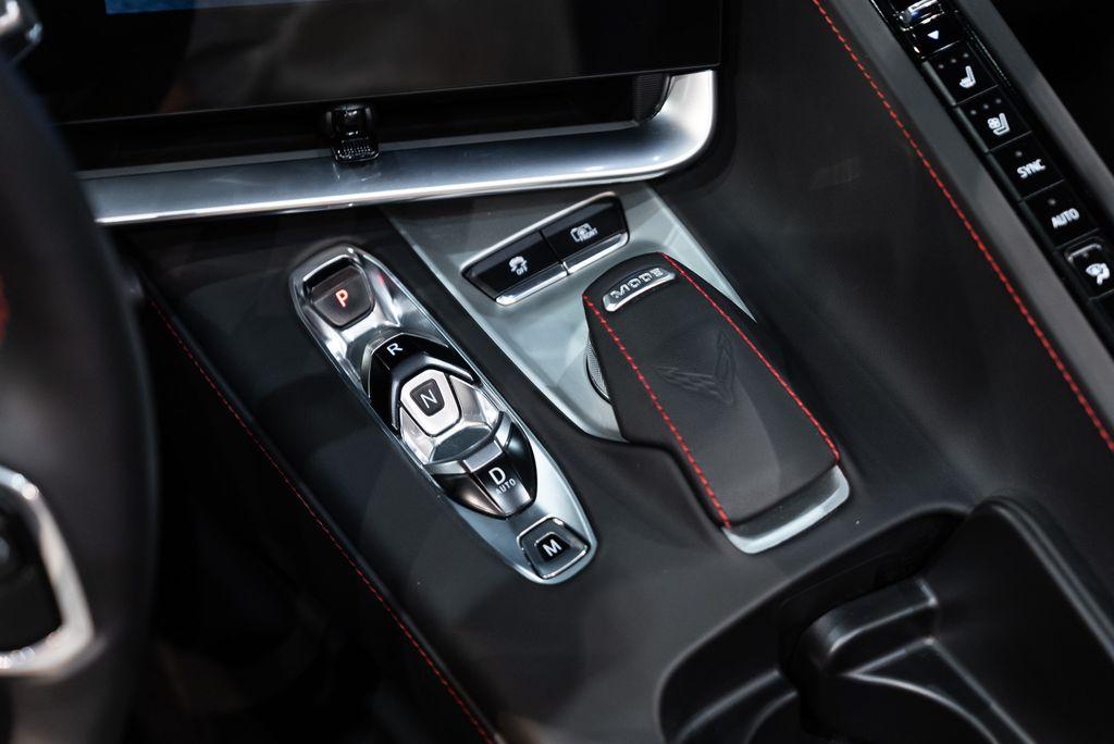 http://www.koenigseggchicago.com/galleria_images/110/110_p34_l.jpg