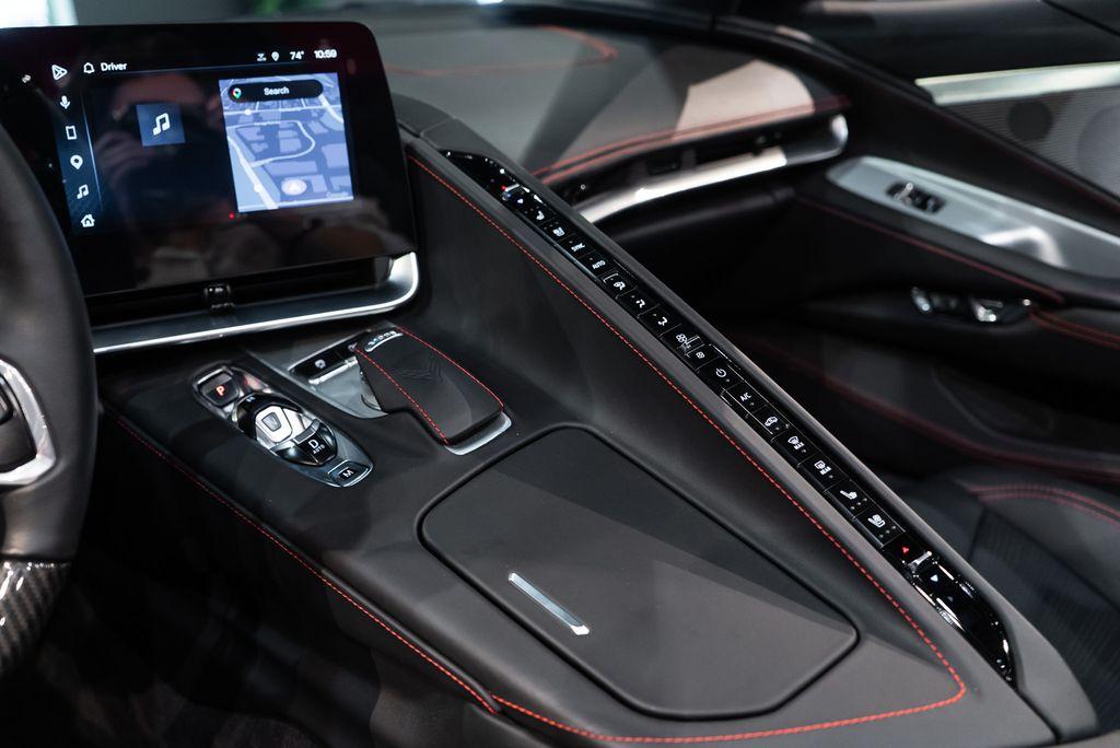 http://www.koenigseggchicago.com/galleria_images/110/110_p36_l.jpg