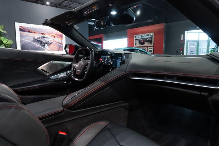 http://www.koenigseggchicago.com/galleria_images/110/110_p37_f.jpg