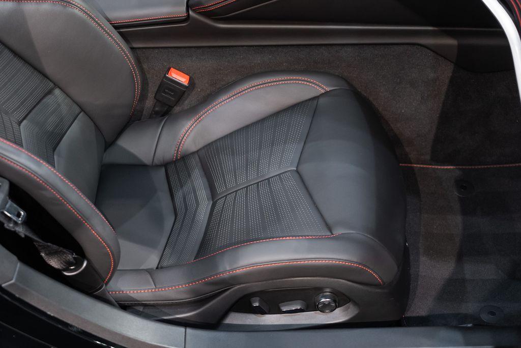 http://www.koenigseggchicago.com/galleria_images/110/110_p38_l.jpg