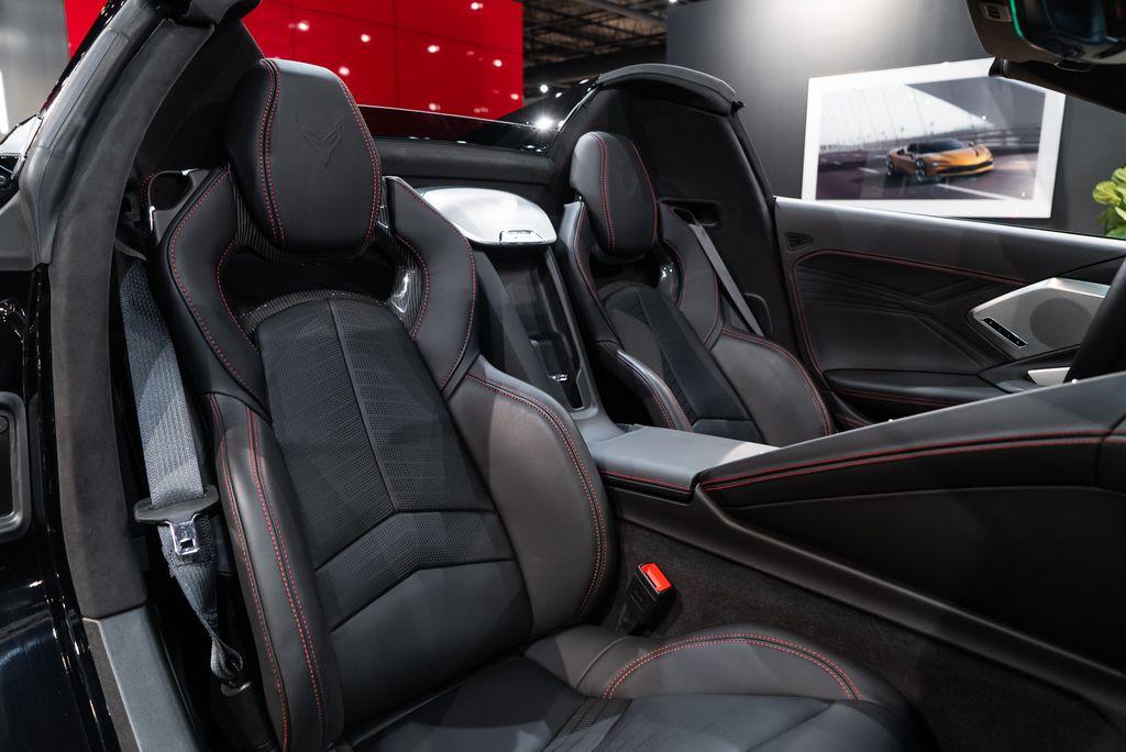 http://www.koenigseggchicago.com/galleria_images/110/110_p39_l.jpg