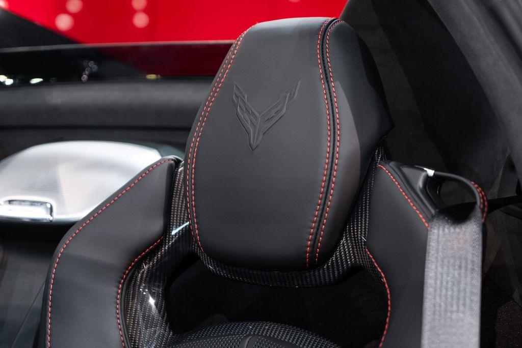 http://www.koenigseggchicago.com/galleria_images/110/110_p3_l.jpg