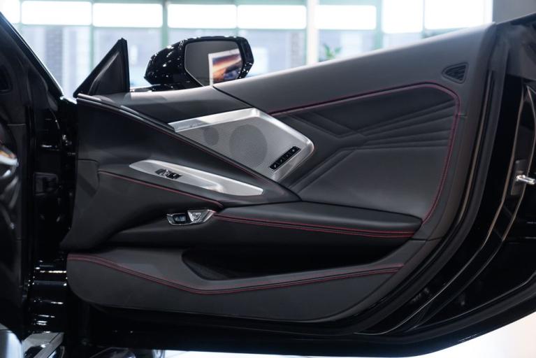 http://www.koenigseggchicago.com/galleria_images/110/110_p40_f.jpg