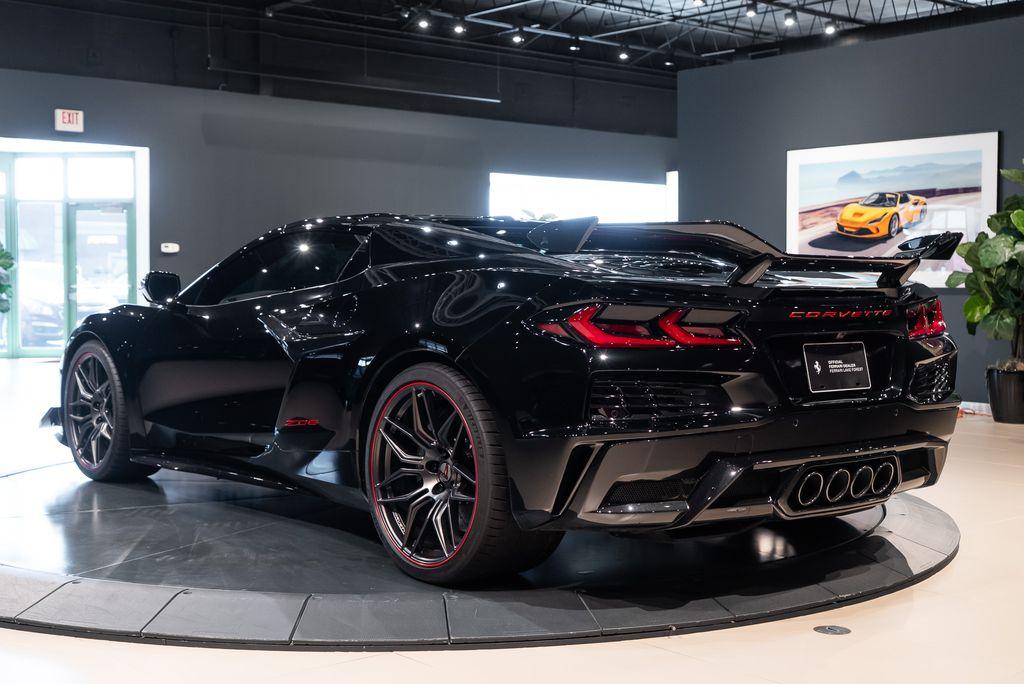 http://www.koenigseggchicago.com/galleria_images/110/110_p42_l.jpg