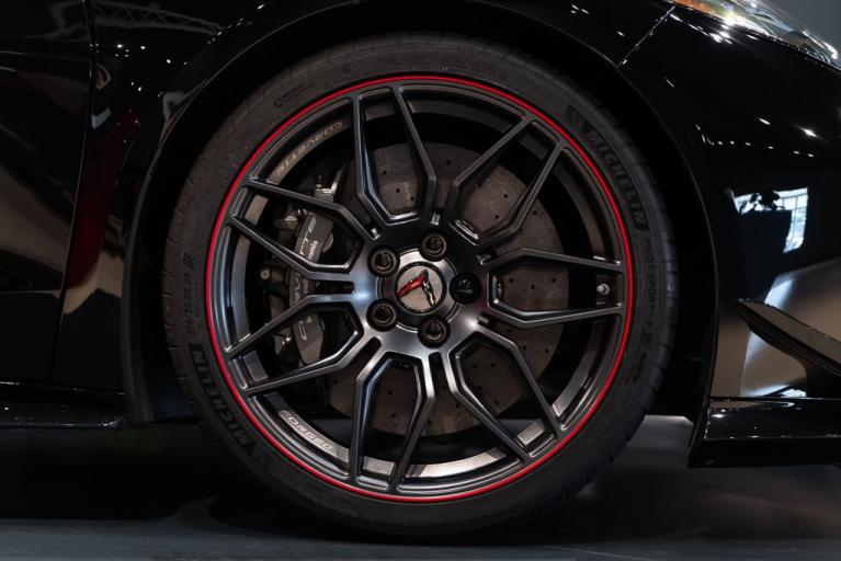 http://www.koenigseggchicago.com/galleria_images/110/110_p7_f.jpg