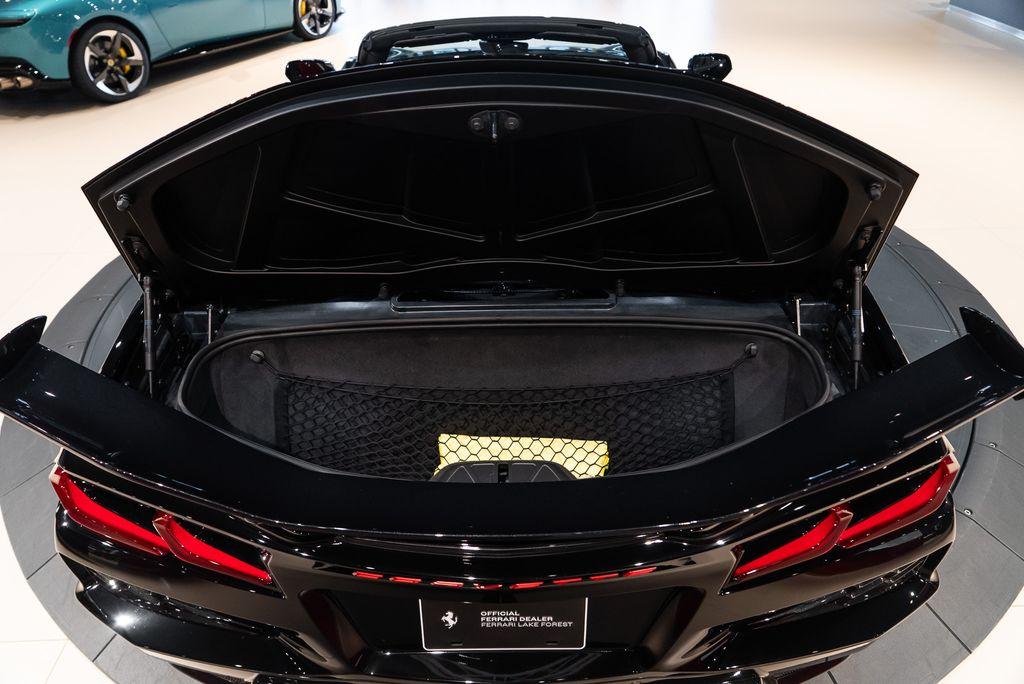 http://www.koenigseggchicago.com/galleria_images/110/110_p9_l.jpg