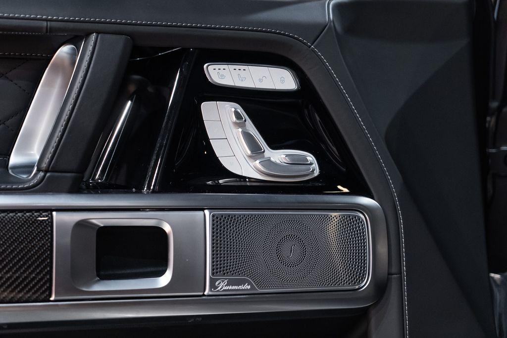 http://www.koenigseggchicago.com/galleria_images/111/111_p25_l.jpg