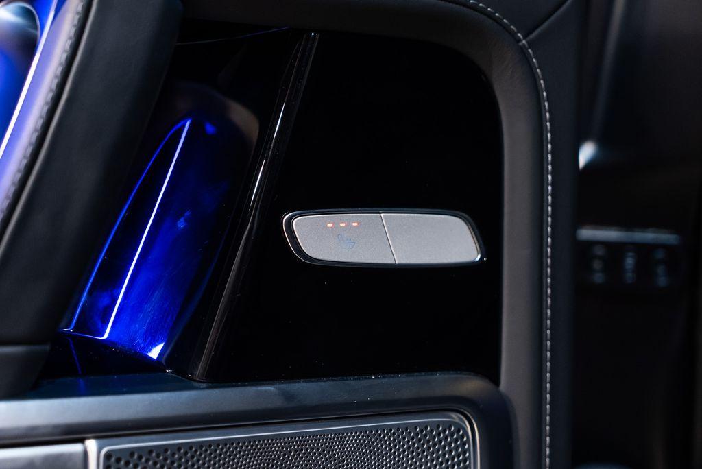 http://www.koenigseggchicago.com/galleria_images/111/111_p41_l.jpg