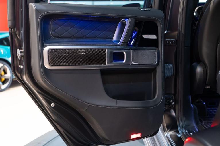 http://www.koenigseggchicago.com/galleria_images/111/111_p42_f.jpg