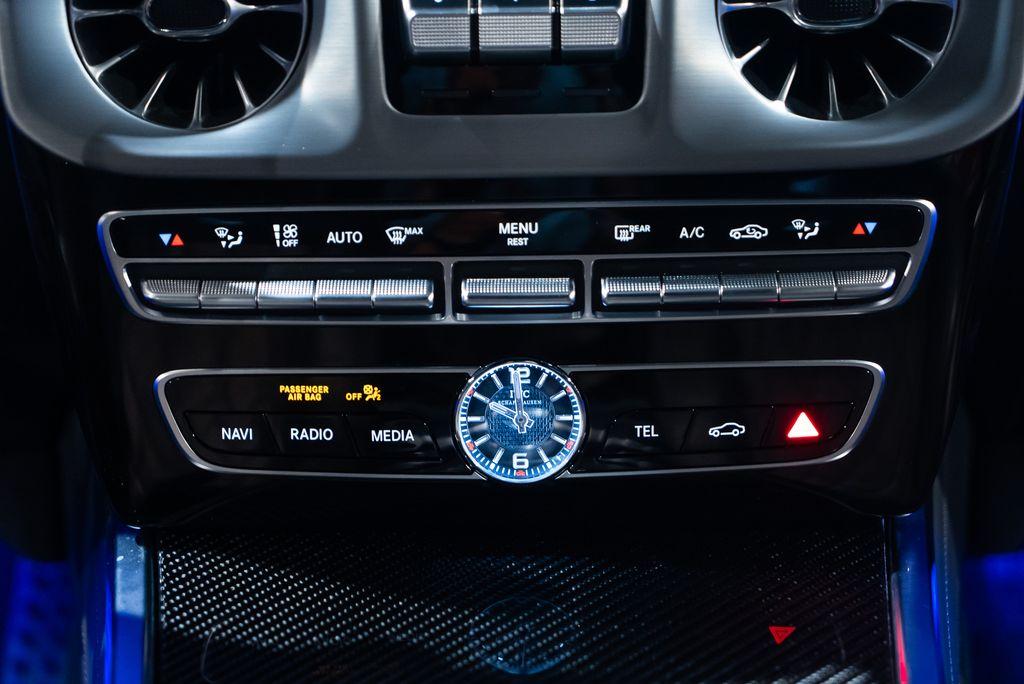 http://www.koenigseggchicago.com/galleria_images/111/111_p6_l.jpg