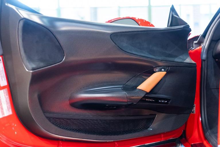 http://www.koenigseggchicago.com/galleria_images/112/112_p27_f.jpg