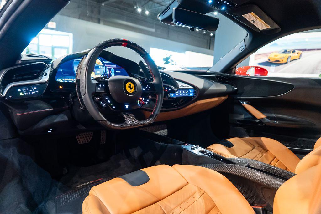 http://www.koenigseggchicago.com/galleria_images/112/112_p30_l.jpg