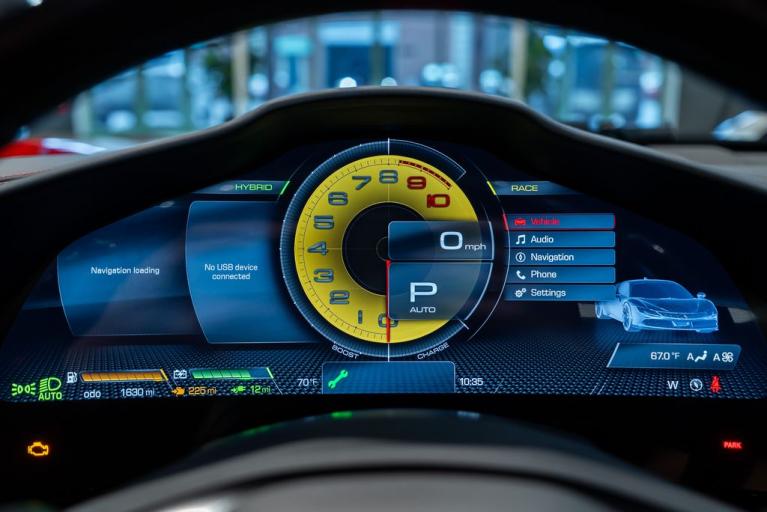 http://www.koenigseggchicago.com/galleria_images/112/112_p32_f.jpg