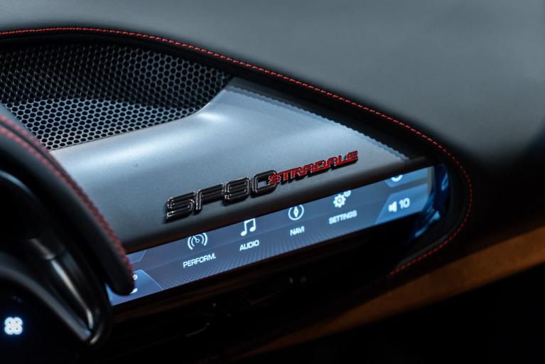 http://www.koenigseggchicago.com/galleria_images/112/112_p37_f.jpg