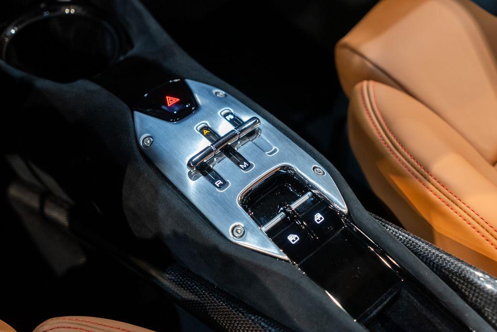 http://www.koenigseggchicago.com/galleria_images/112/112_p39_l.jpg