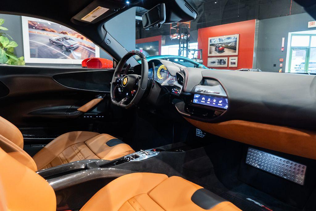 http://www.koenigseggchicago.com/galleria_images/112/112_p40_l.jpg