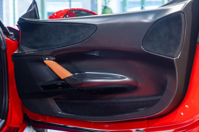 http://www.koenigseggchicago.com/galleria_images/112/112_p43_f.jpg