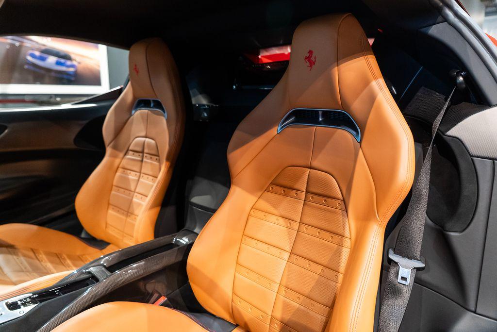 http://www.koenigseggchicago.com/galleria_images/112/112_p4_l.jpg