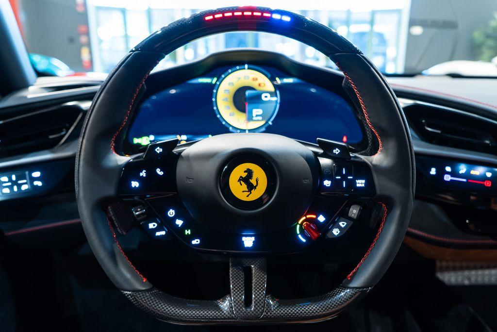 http://www.koenigseggchicago.com/galleria_images/112/112_p5_l.jpg