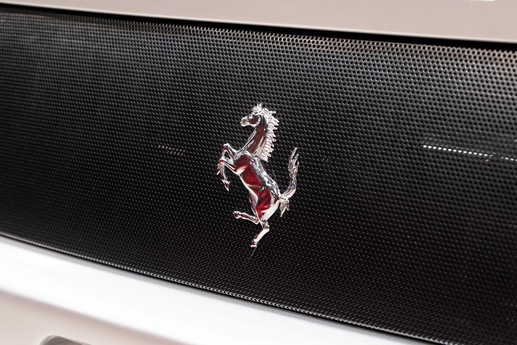 http://www.koenigseggchicago.com/galleria_images/113/113_p18_l.jpg