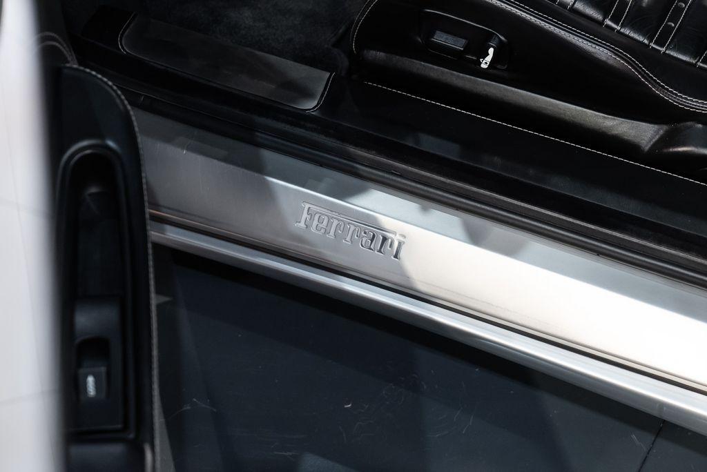 http://www.koenigseggchicago.com/galleria_images/113/113_p32_l.jpg