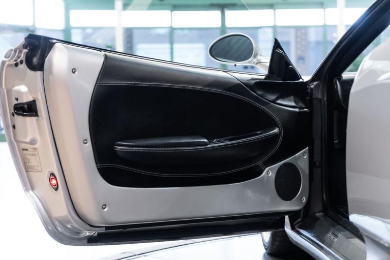 http://www.koenigseggchicago.com/galleria_images/113/113_p34_f.jpg