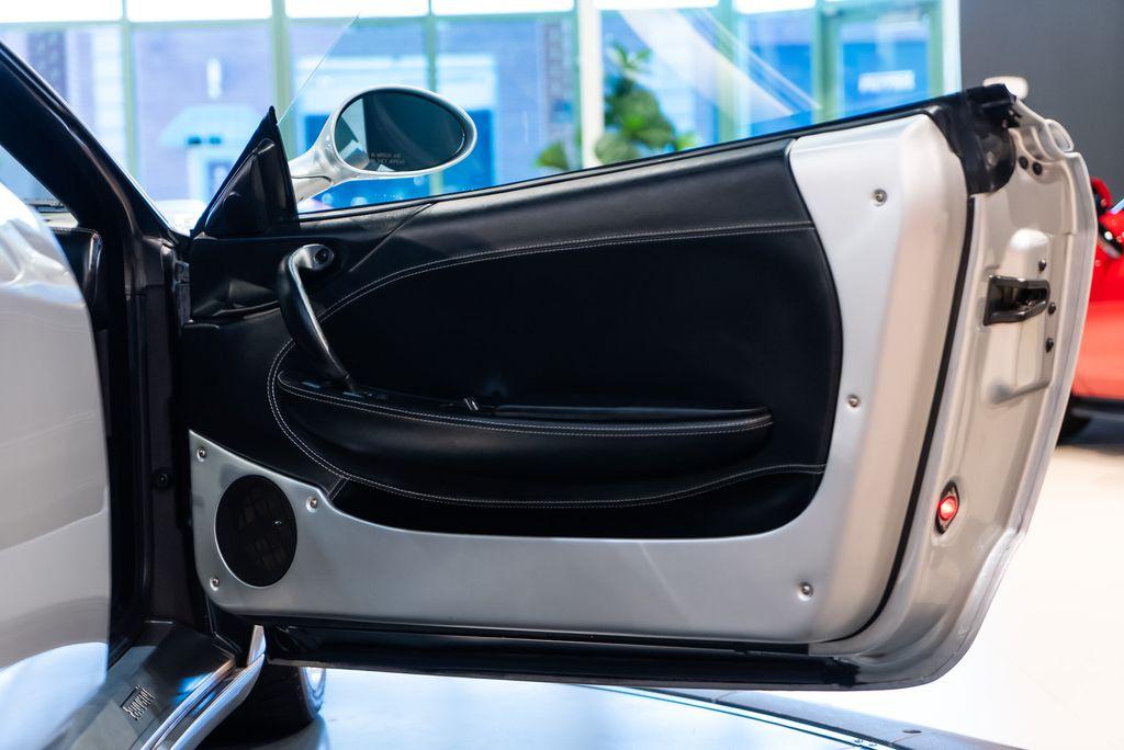http://www.koenigseggchicago.com/galleria_images/113/113_p53_l.jpg