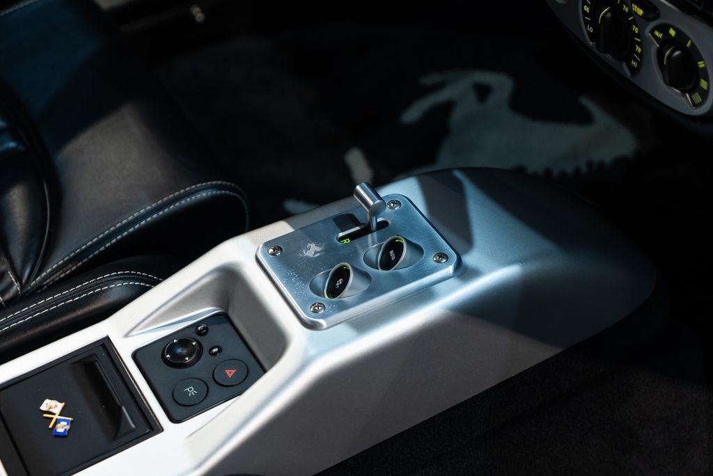 http://www.koenigseggchicago.com/galleria_images/113/113_p54_l.jpg