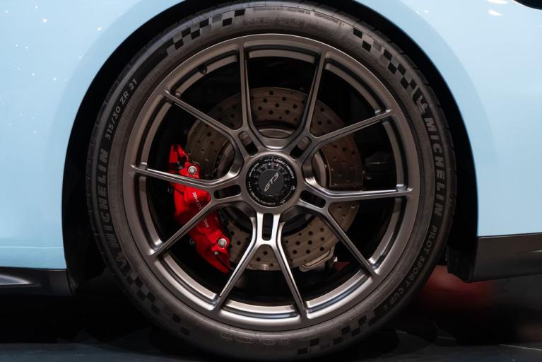 http://www.koenigseggchicago.com/galleria_images/114/114_p13_f.jpg