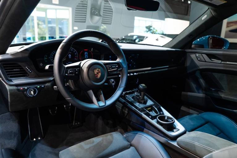 http://www.koenigseggchicago.com/galleria_images/114/114_p22_f.jpg