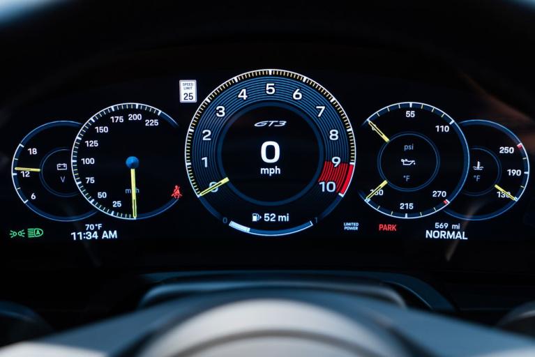 http://www.koenigseggchicago.com/galleria_images/114/114_p24_f.jpg