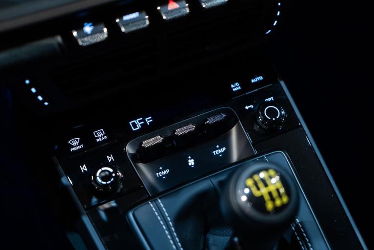 http://www.koenigseggchicago.com/galleria_images/114/114_p32_f.jpg