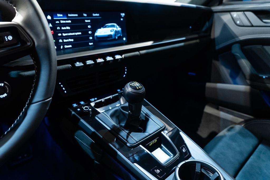 http://www.koenigseggchicago.com/galleria_images/114/114_p34_l.jpg