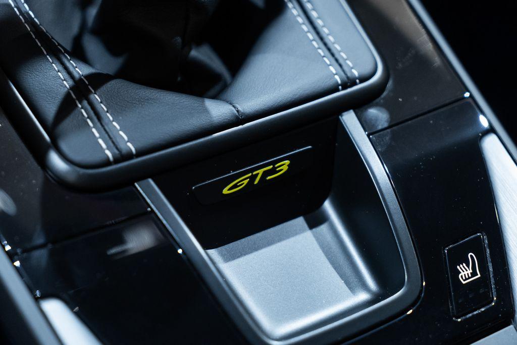http://www.koenigseggchicago.com/galleria_images/114/114_p35_l.jpg